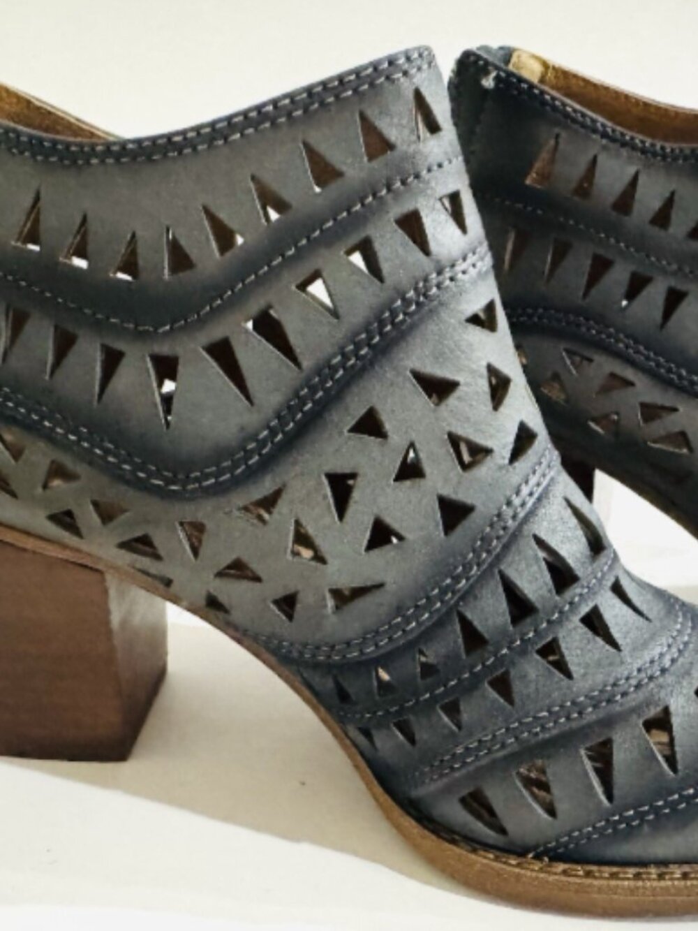 Sofft Westwood Perforated Women's Ankle Boots Blue Gray Sz 7.5-8 Leather Booties